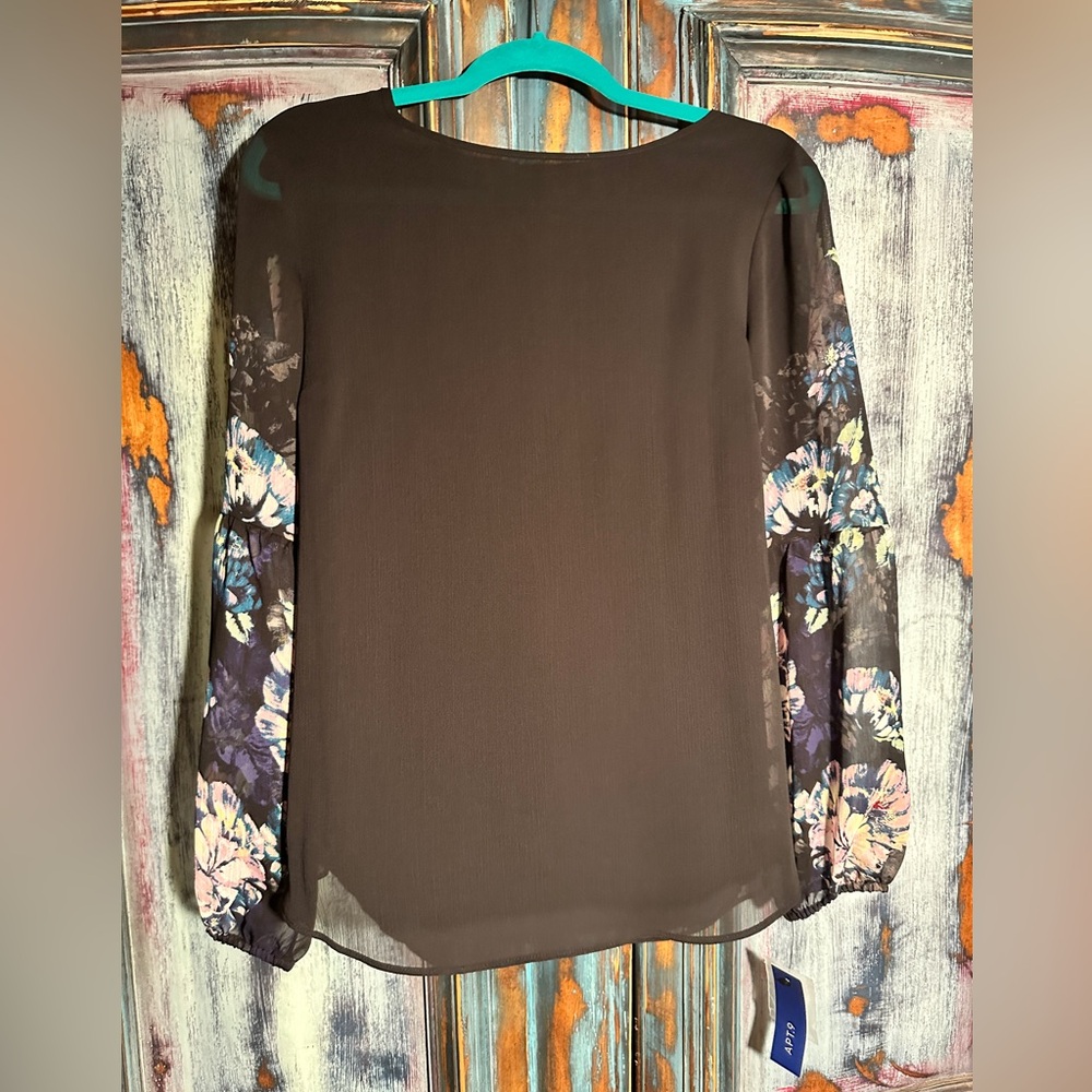 APT 9 blouse, with see through floral sleeves size L